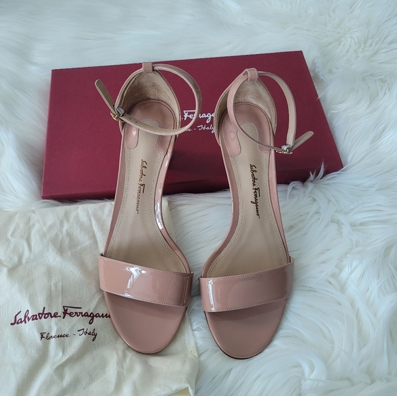 NEW Salvatore Ferragamo Tursi Heels Sz 6 - Picture 5 of 16